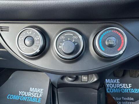 Toyota Yaris 1.33 Dual VVT-i Design Euro 6 5dr - U79435