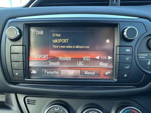 Toyota Yaris 1.33 Dual VVT-i Design Euro 6 5dr - U79435