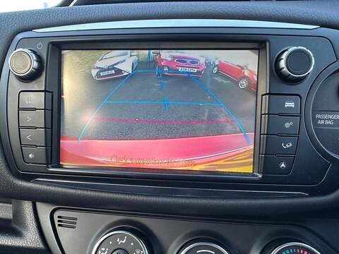 Toyota Yaris 1.33 Dual VVT-i Design Euro 6 5dr - U79435