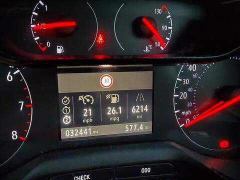 Vauxhall Crossland 1.5 Turbo D SE Nav Premium SUV 5dr Diesel Manual Euro 6 (s/s) (110 ps) - U79444