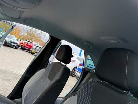 Vauxhall Crossland X 1.2 Sport Nav Premium SUV 5dr Petrol Manual Euro 6 (s/s) (83 ps) - U79455