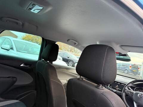 Vauxhall Crossland X 1.2 Sport Nav Premium SUV 5dr Petrol Manual Euro 6 (s/s) (83 ps) - U79455