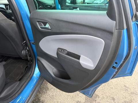 Vauxhall Crossland X 1.2 Sport Nav Premium SUV 5dr Petrol Manual Euro 6 (s/s) (83 ps) - U79455