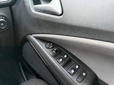 Vauxhall Crossland X 1.2 Sport Nav Premium SUV 5dr Petrol Manual Euro 6 (s/s) (83 ps) - U79455