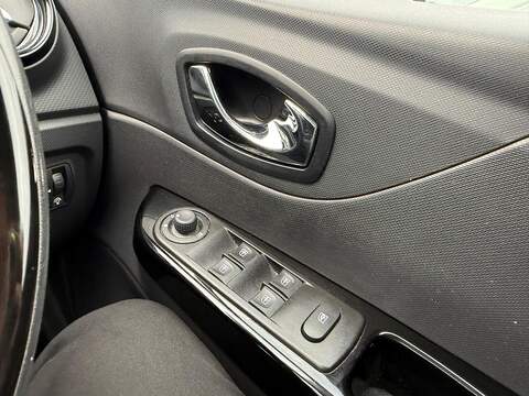 Renault Captur dCi Dynamique S Nav SUV 1.5 Automatic Diesel - U79456