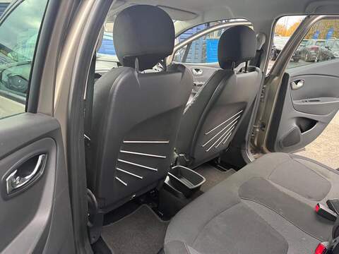 Renault Captur dCi Dynamique S Nav SUV 1.5 Automatic Diesel - U79456