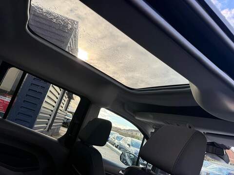 Ford Tourneo Connect 1.5 EcoBlue Titanium MPV 5dr Diesel Auto Euro 6 (s/s) (120 ps) - U79457