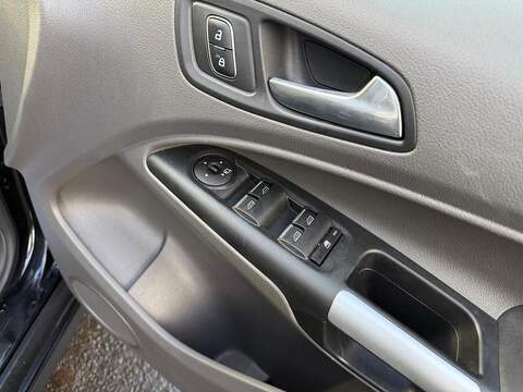 Ford Tourneo Connect 1.5 EcoBlue Titanium MPV 5dr Diesel Auto Euro 6 (s/s) (120 ps) - U79457