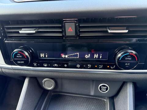 Nissan Qashqai 1.3 DIG-T MHEV Acenta Premium XTRON Euro 6 (s/s) 5dr - U79463