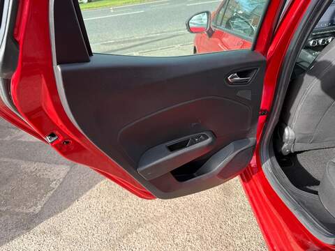 Renault Clio 1.0 TCe Evolution Euro 6 (s/s) 5dr - U79470