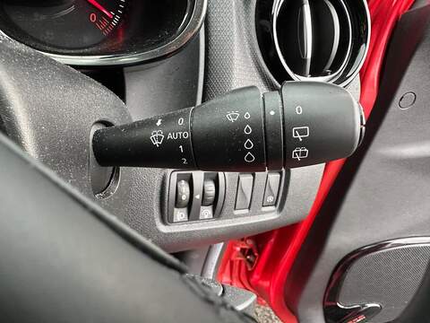 Renault Clio 1.5 dCi Dynamique S Nav Hatchback 5dr Diesel Manual Euro 6 (s/s) (90 ps) - U79484