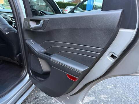 Ford Kuga 1.5T EcoBoost Vignale Euro 6 (s/s) 5dr - U79488