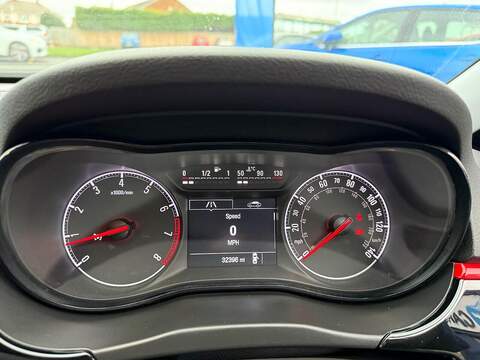Vauxhall Corsa 1.4i ecoTEC SRi Nav Hatchback 3dr Petrol Manual Euro 6 (75 ps) - U79493