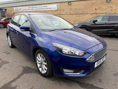 Ford Focus Focus Titanium Navigator Hatchback 1 Manual Diesel