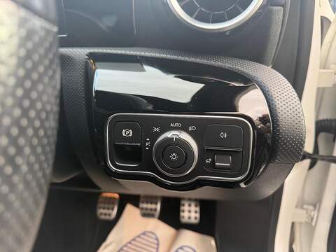 Mercedes-Benz A Class 1.3 A200 AMG Line Hatchback 5dr Petrol Manual Euro 6 (s/s) (163 ps) - U79529