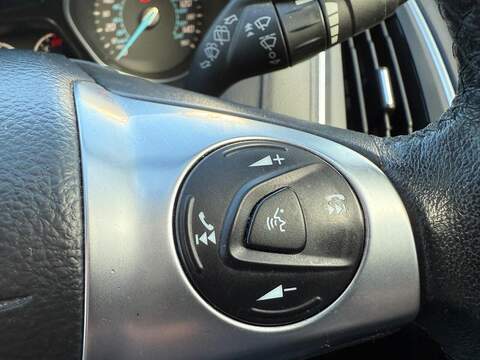 Ford Focus 1.6 TDCi Zetec S Hatchback 5dr Diesel Manual Euro 5 (s/s) (115 ps) - U79531