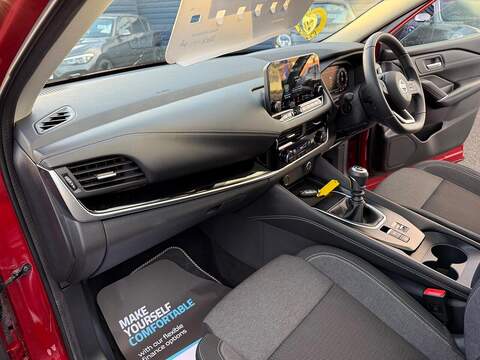 Nissan Qashqai 1.3 DIG-T MHEV N-Connecta SUV 5dr Petrol Hybrid Manual Euro 6 (s/s) (140 ps) - U79537