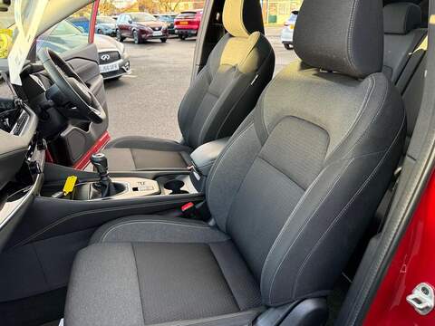 Nissan Qashqai 1.3 DIG-T MHEV N-Connecta SUV 5dr Petrol Hybrid Manual Euro 6 (s/s) (140 ps) - U79537