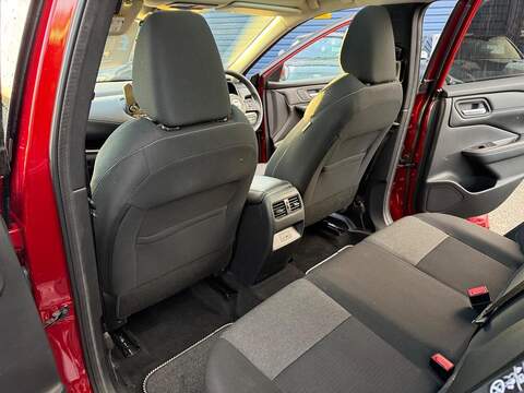 Nissan Qashqai 1.3 DIG-T MHEV N-Connecta SUV 5dr Petrol Hybrid Manual Euro 6 (s/s) (140 ps) - U79537