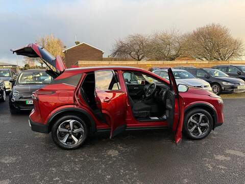 Nissan Qashqai 1.3 DIG-T MHEV N-Connecta SUV 5dr Petrol Hybrid Manual Euro 6 (s/s) (140 ps) - U79537