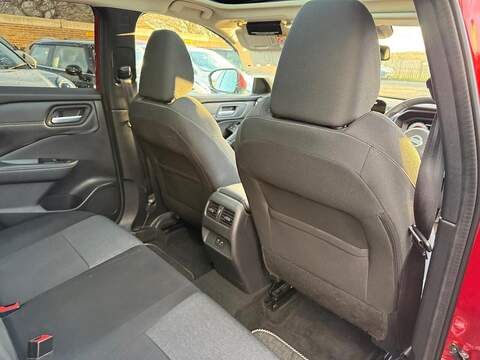 Nissan Qashqai 1.3 DIG-T MHEV N-Connecta SUV 5dr Petrol Hybrid Manual Euro 6 (s/s) (140 ps) - U79537