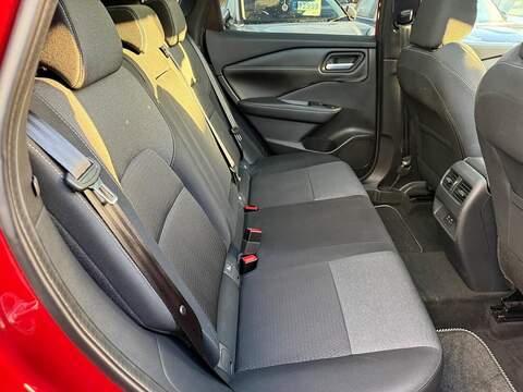 Nissan Qashqai 1.3 DIG-T MHEV N-Connecta SUV 5dr Petrol Hybrid Manual Euro 6 (s/s) (140 ps) - U79537