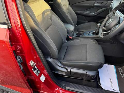 Nissan Qashqai 1.3 DIG-T MHEV N-Connecta SUV 5dr Petrol Hybrid Manual Euro 6 (s/s) (140 ps) - U79537