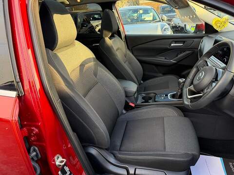 Nissan Qashqai 1.3 DIG-T MHEV N-Connecta SUV 5dr Petrol Hybrid Manual Euro 6 (s/s) (140 ps) - U79537