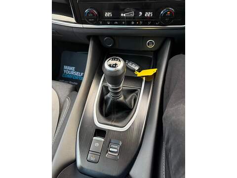 Nissan Qashqai 1.3 DIG-T MHEV N-Connecta SUV 5dr Petrol Hybrid Manual Euro 6 (s/s) (140 ps) - U79537