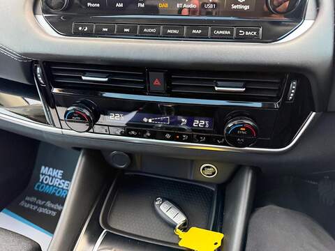 Nissan Qashqai 1.3 DIG-T MHEV N-Connecta SUV 5dr Petrol Hybrid Manual Euro 6 (s/s) (140 ps) - U79537