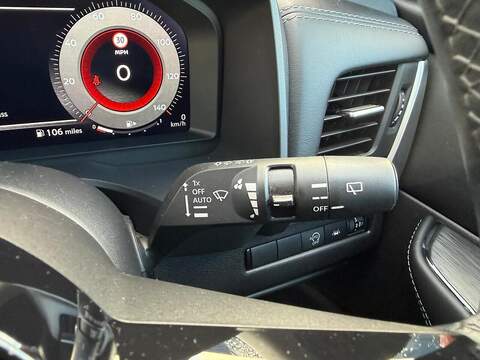 Nissan Qashqai 1.3 DIG-T MHEV N-Connecta SUV 5dr Petrol Hybrid Manual Euro 6 (s/s) (140 ps) - U79537