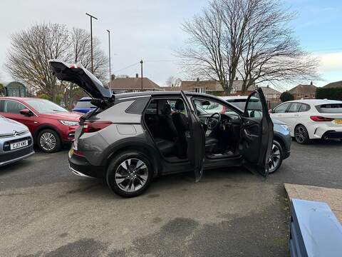Vauxhall Grandland X 1.2 Turbo SRi Nav SUV 5dr Petrol Manual Euro 6 (s/s) (130 ps) - U79544
