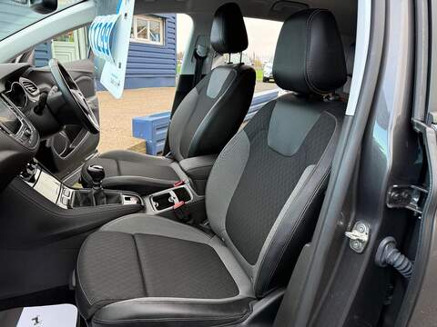Vauxhall Grandland X 1.2 Turbo SRi Nav SUV 5dr Petrol Manual Euro 6 (s/s) (130 ps) - U79544