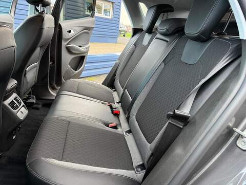 Vauxhall Grandland X 1.2 Turbo SRi Nav SUV 5dr Petrol Manual Euro 6 (s/s) (130 ps) - U79544