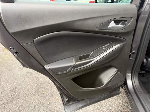 Vauxhall Grandland X 1.2 Turbo SRi Nav SUV 5dr Petrol Manual Euro 6 (s/s) (130 ps) - U79544