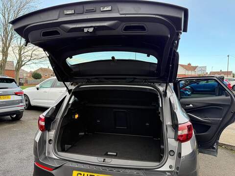 Vauxhall Grandland X 1.2 Turbo SRi Nav SUV 5dr Petrol Manual Euro 6 (s/s) (130 ps) - U79544