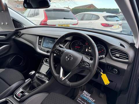 Vauxhall Grandland X 1.2 Turbo SRi Nav SUV 5dr Petrol Manual Euro 6 (s/s) (130 ps) - U79544