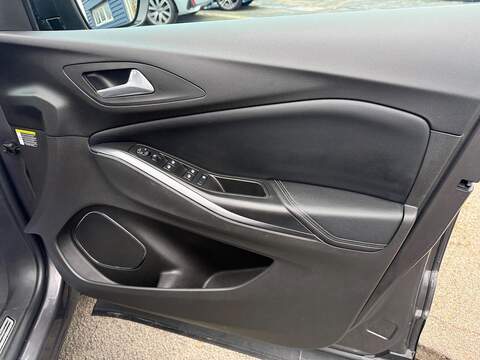 Vauxhall Grandland X 1.2 Turbo SRi Nav SUV 5dr Petrol Manual Euro 6 (s/s) (130 ps) - U79544