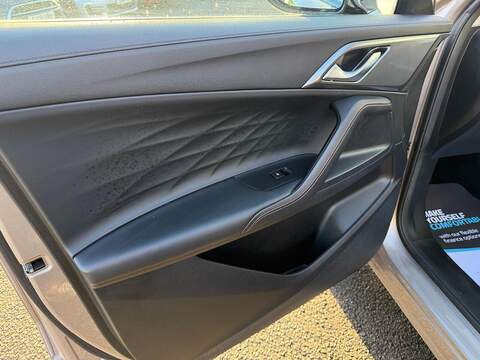 MG MG HS 1.5 T-GDI Trophy DCT Euro 6 (s/s) 5dr - U79548