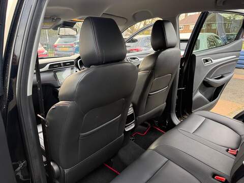 MG MG ZS 1.0 T-GDI Exclusive Auto Euro 6 5dr SUV 1.0 Automatic Petrol - U79554