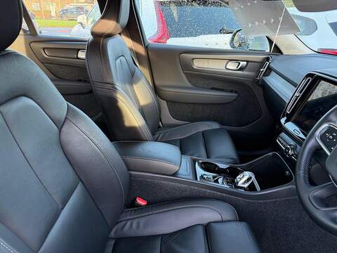 Volvo XC40 2.0 B4 MHEV Inscription Pro Auto Euro 6 (s/s) 5dr - U79556