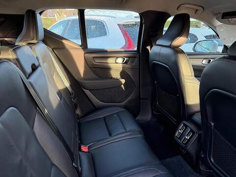 Volvo XC40 2.0 B4 MHEV Inscription Pro Auto Euro 6 (s/s) 5dr - U79556