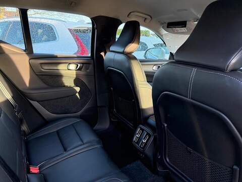 Volvo XC40 2.0 B4 MHEV Inscription Pro Auto Euro 6 (s/s) 5dr - U79556