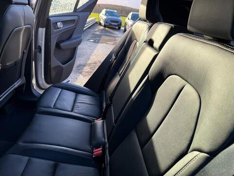 Volvo XC40 2.0 B4 MHEV Inscription Pro Auto Euro 6 (s/s) 5dr - U79556