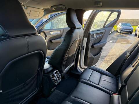 Volvo XC40 2.0 B4 MHEV Inscription Pro Auto Euro 6 (s/s) 5dr - U79556