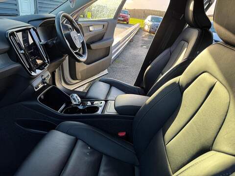 Volvo XC40 2.0 B4 MHEV Inscription Pro Auto Euro 6 (s/s) 5dr - U79556