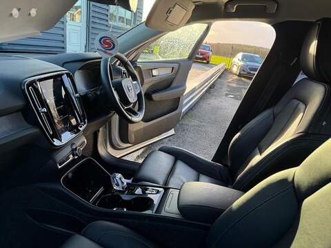 Volvo XC40 2.0 B4 MHEV Inscription Pro Auto Euro 6 (s/s) 5dr - U79556
