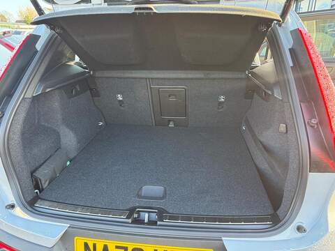 Volvo XC40 2.0 B4 MHEV Inscription Pro Auto Euro 6 (s/s) 5dr - U79556