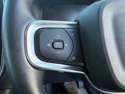 Volvo XC40 2.0 B4 MHEV Inscription Pro Auto Euro 6 (s/s) 5dr - U79556