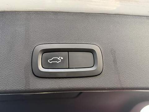 Volvo XC40 2.0 T4 Inscription Auto AWD Euro 6 (s/s) 5dr - U79560